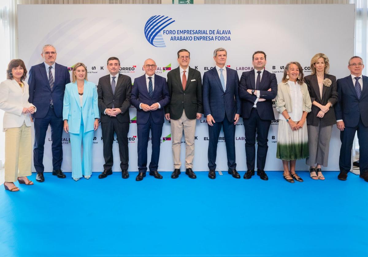 María Goti, Iñigo Barrenechea, Irma Basterra, Adolfo Plaza, Ramiro González, Enrique de Ybarra, Francisco Riberas, Ramón Solórzano, Marisol Garmendia, Zuriñe Ortiz de Latierro y Óscar Villasante.