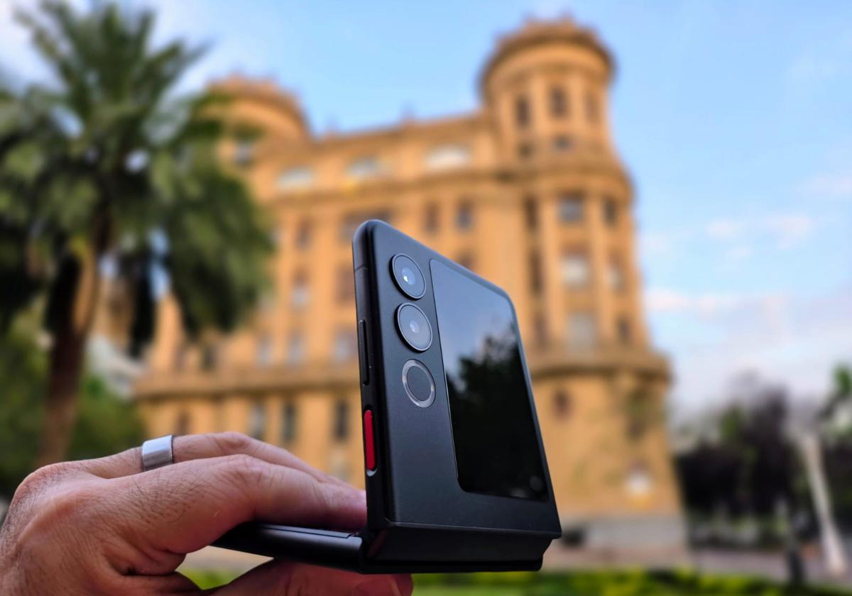 Probamos el ZTE Nubia Flip 2: luces y sombras del plegable más barato