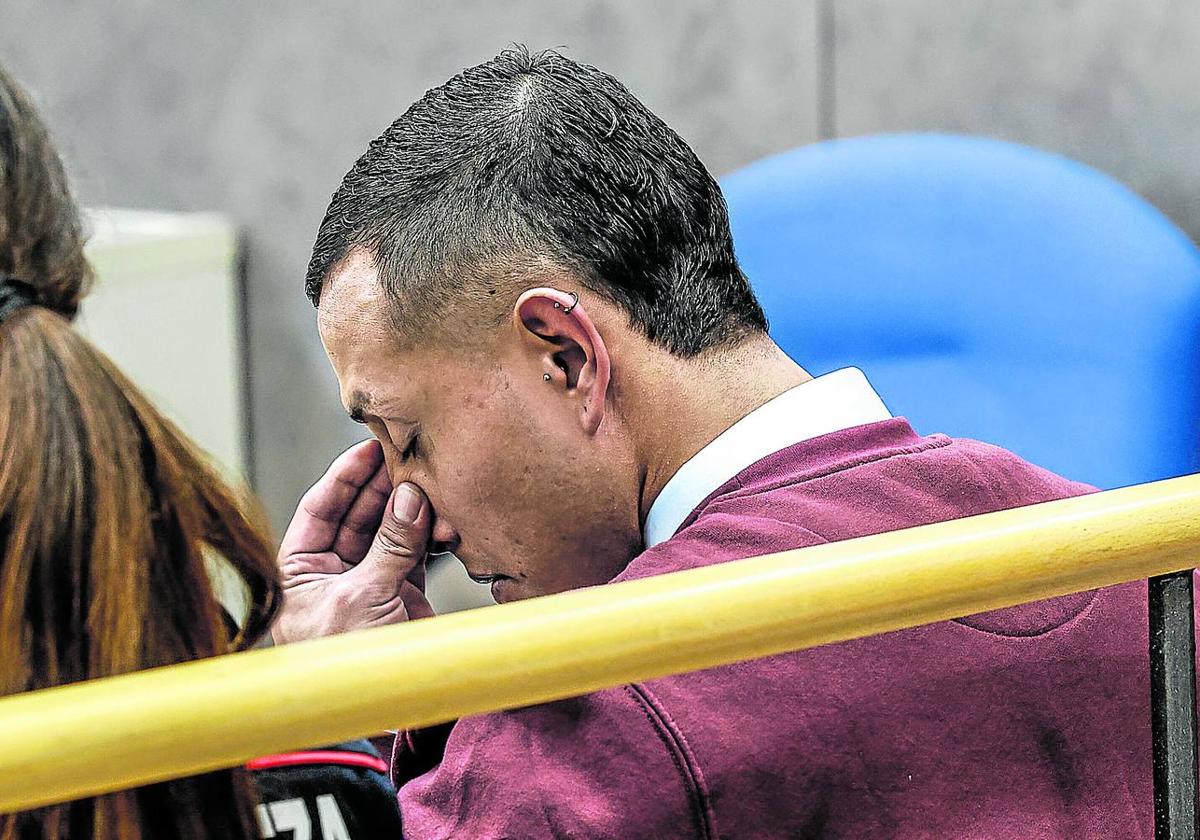 El acusado. Nelson David Moreno Bolaños, en el banquillo durante el primer juicio en la Audiencia vizcaína.
