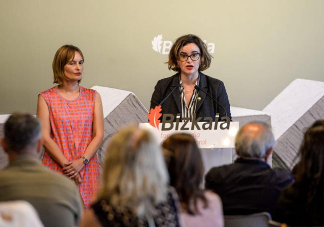 Elixabete Etxanobe durante la presentaicón.