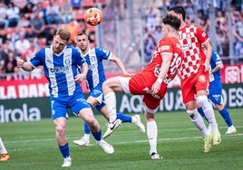 Lance del último duelo entre Alavés y Girona, saldado con triunfo vitoriano por 0-1.
