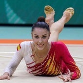 Salma Solaun realiza un ejercicio de suelo con el equipo español.