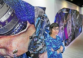 María Ptqk se formó como jurista y economista y ha centrado su carrera en el mundo del arte.