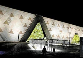 Fachada del Gran Museo Egipcio de Giza.