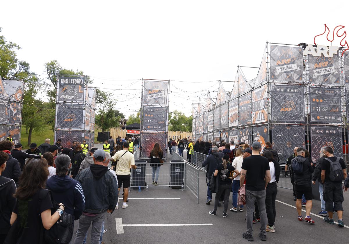 Controles de acceso al Azkena.