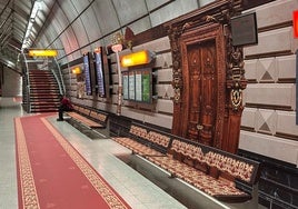 El metro de Bilbao sorprende este lunes a los usuarios con su traje más elegante