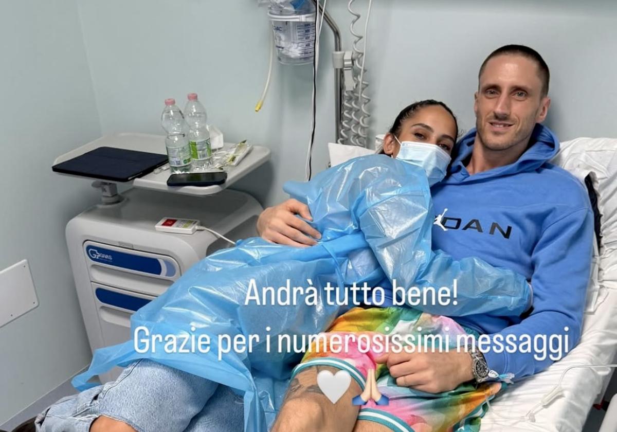 Achille Polonara, en la cama del hospital donde permanece ingresado.