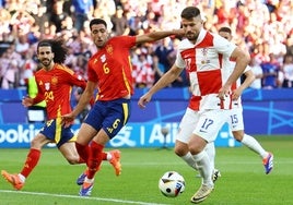 Bruno Petkovic, durante un partido contra España con la selección de Croacia.