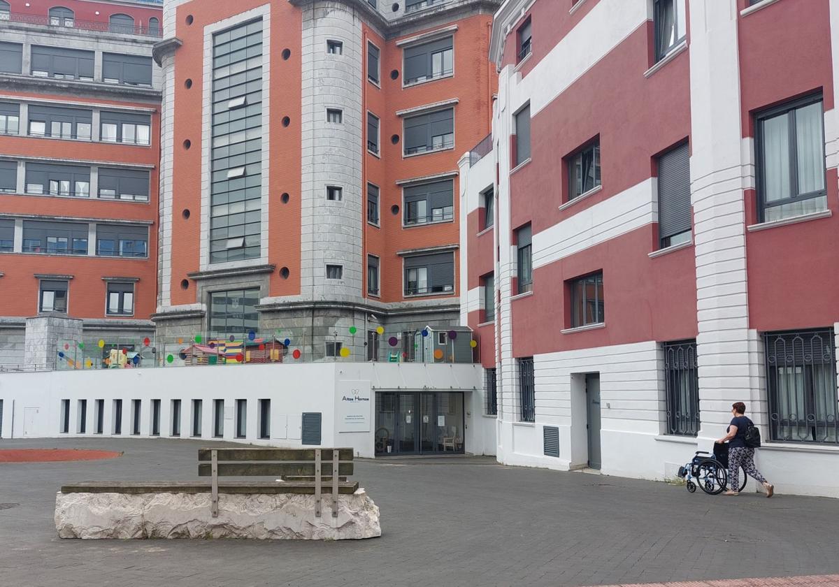 Este centro de cuidados tiene capacidad para atender hasta a 70 personas dependientes.