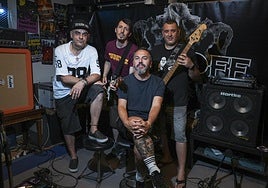 Dani, Sergio, Sesi y Jon forman NameOff.