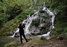 ascada de Herrerías en el curso del río Inglares.