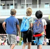 Alumnos en el patio de un colegio de Bilbao.