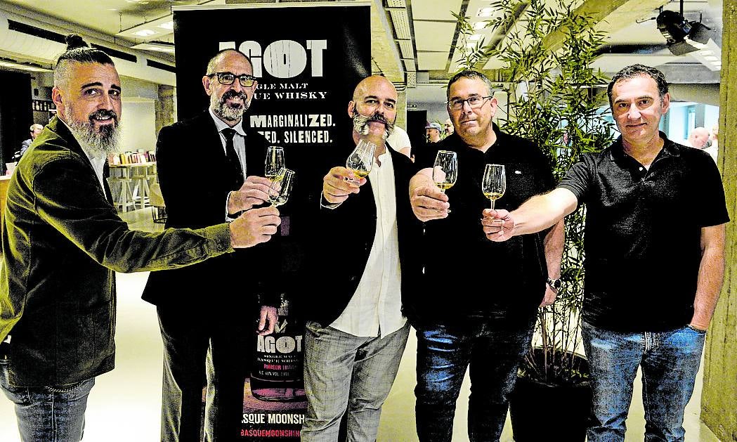 José Luis Navarro, Rocco Caira, Manu Iturregi, Iker Iglesias y Josu Garaialde.
