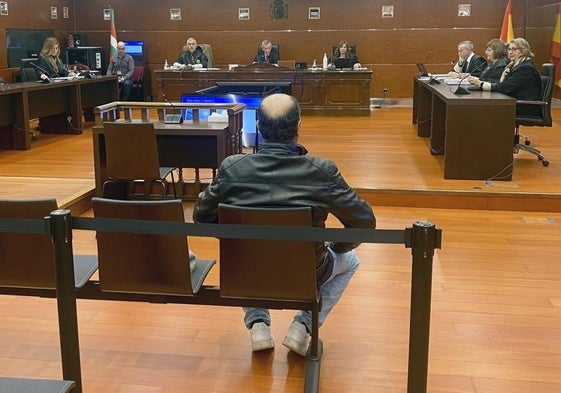 El ahora condenado, durante una de las vistas orales celebradas en la Audiencia Provincial de Álava.