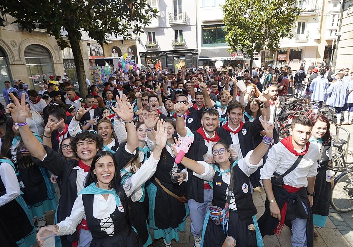 Blusas y neskas durante la última edición de La Blanca.