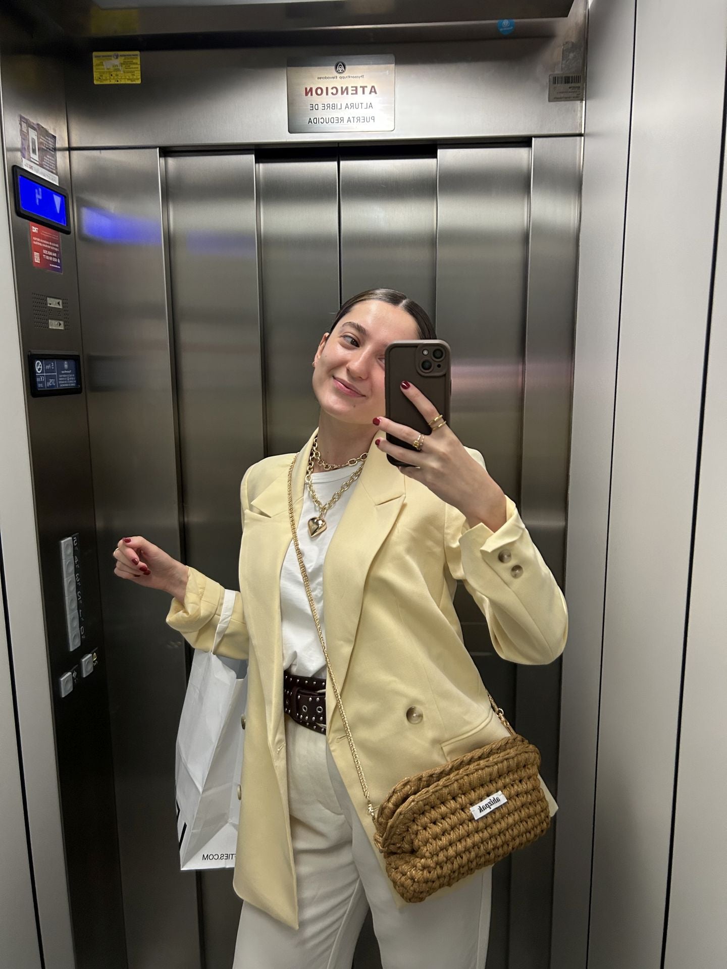 De Villarcayo a Granada: los bolsos coloridos de dos hermanas bilbaínas que triunfan en Instagram
