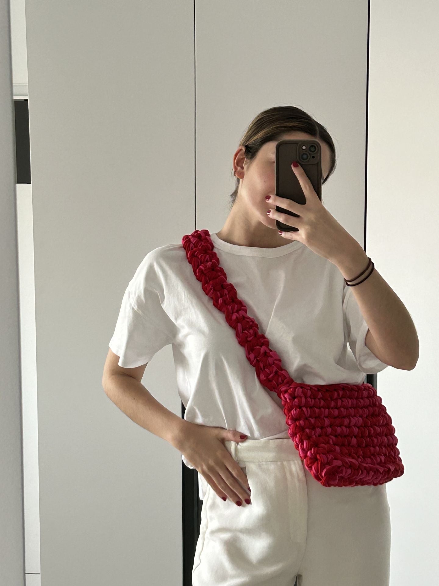 De Villarcayo a Granada: los bolsos coloridos de dos hermanas bilbaínas que triunfan en Instagram