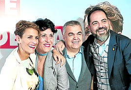 La presidenta María Chivite, la ministra Elma Saiz, Sántos Cerdán y Ramón Alzórriz, en un acto de campaña del PSN en Pamplona.