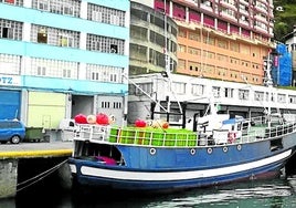 Varios pesqueros permanecen amarrados en el muelle de Egidazu, que estará más de año y medio en obras para prepararlo ante la subida del nivel del mar.