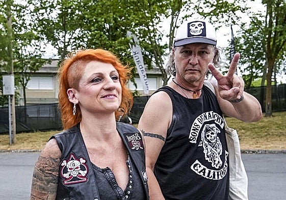 Itziar y Oscar lucen un rock azkenero en el primer día del festival.