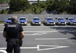 Varios de los BMW adquiridos, aparcados junto a San Mamés en la final de la Europa League.
