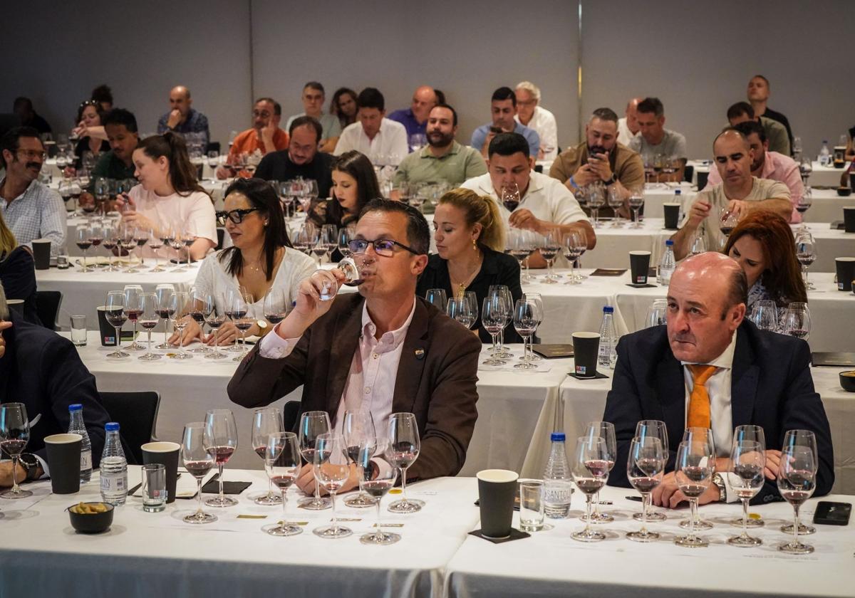 Cien copas para celebrar cien años de Rioja