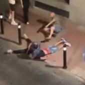 Los vecinos al policía que estranguló hasta la muerte a un delincuente habitual: «¡Déjale, que le vas a matar!»