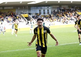 Unai Buján celebra el gol que anotó ante el Sestao River.