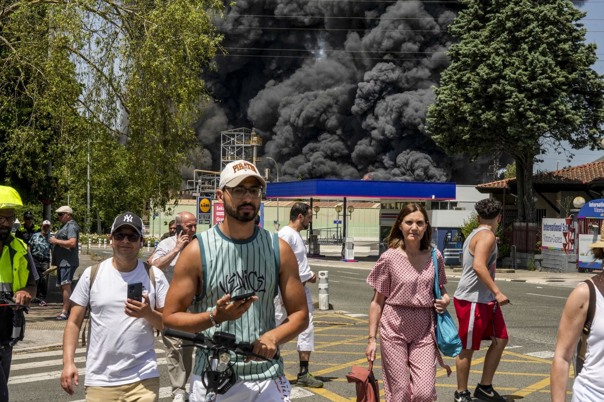 El gran incendio de LEA se ve desde todo Vitoria