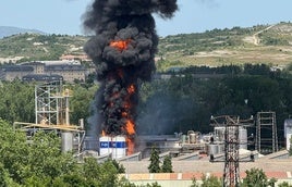 El gran incendio de LEA se ve desde todo Vitoria