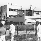 Estado en que quedó el exterior de la industria tras la explosión.