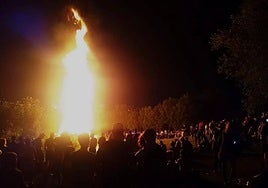 El cielo de Barakaldo, en el barrio de Rontegi, volverá a iluminarse por el fuego como en años anteriores, reuniendo a centenares de personas.
