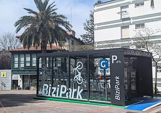 La instalación permite solo el acceso de usuarios inscritos.