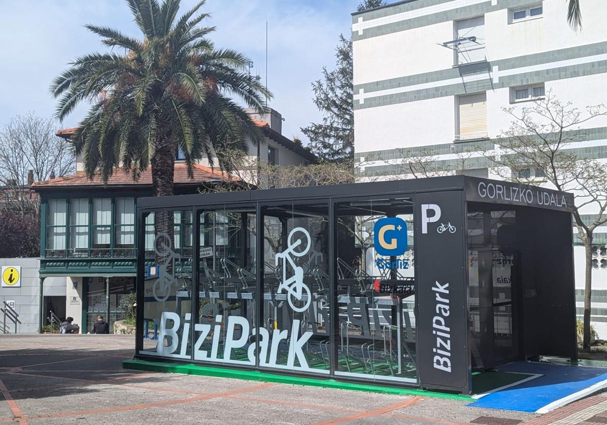 La instalación permite solo el acceso de usuarios inscritos.