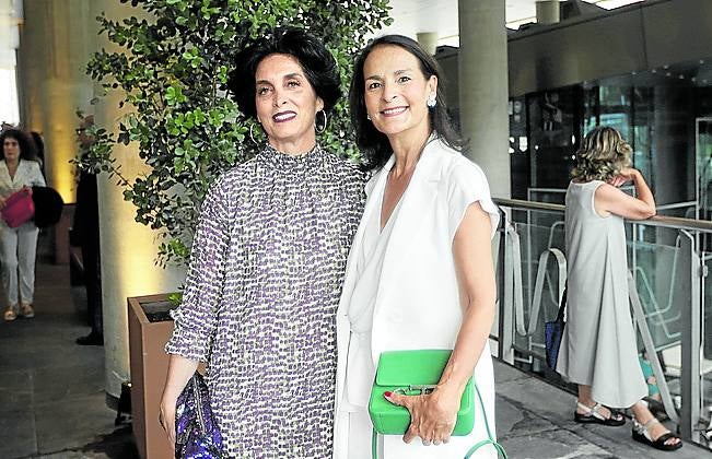 Cristina Larrea y Ana Urquijo.
