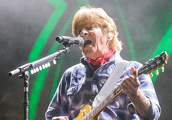 Fogerty en un momento del concierto.