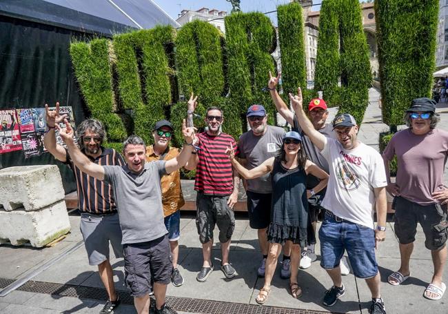 El grupo de amigos viene desde A Coruña todos los años para disfrutar del Azkena.