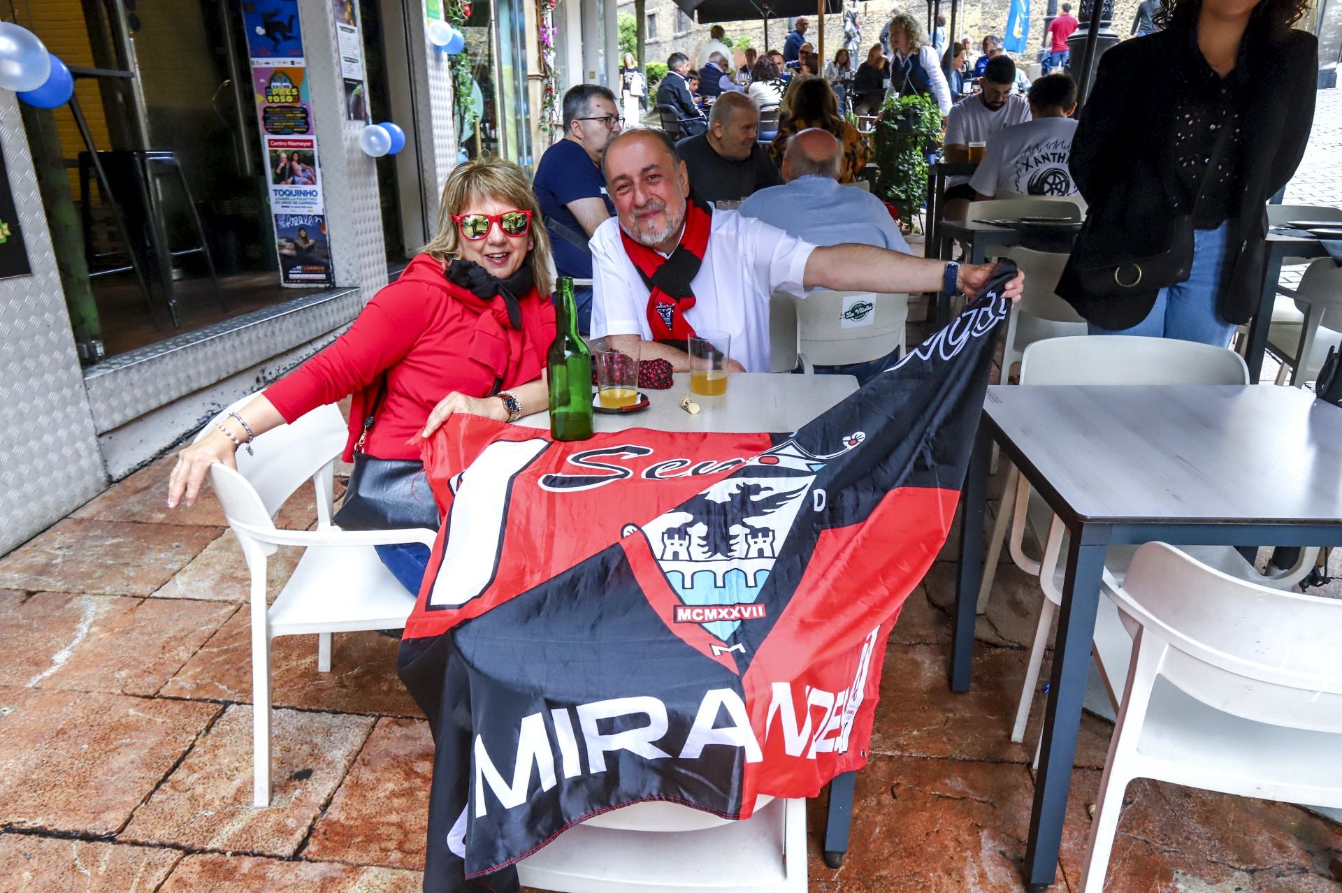 La marea rojilla desembarca en Oviedo
