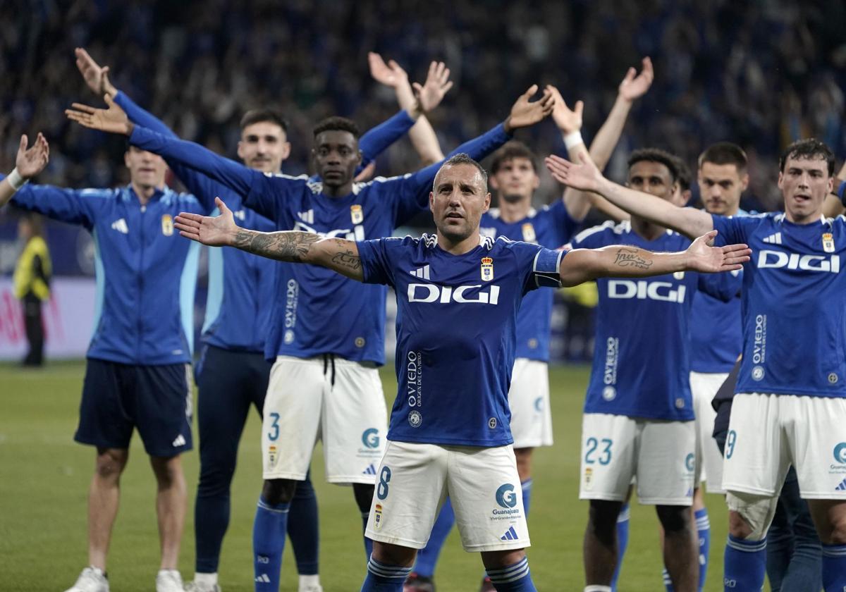 Con 40 años, Cazorla sigue en activo y sueña con subir con el Oviedo.