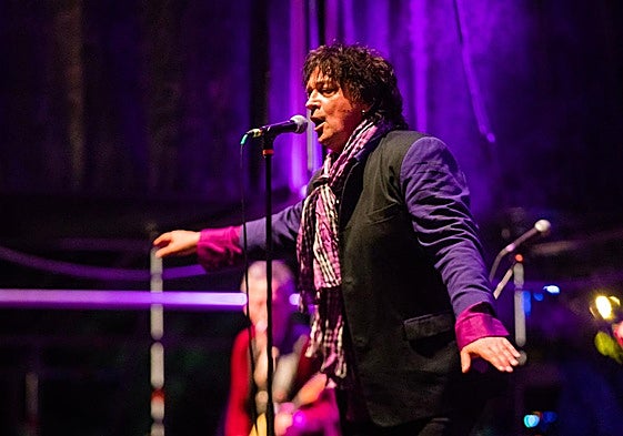 Diamond Dogs ofrecieron un concierto de 17 canciones, en 75 minutos.