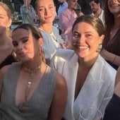 Gloria Camila y la novia, Lorena Elorriaga, rodeadas de amigas y familiares.