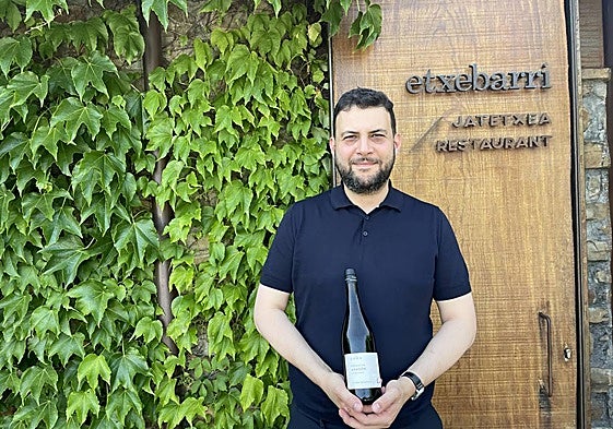 Moha Benabdallah ayer tras atender al servicio en Etxebarri.