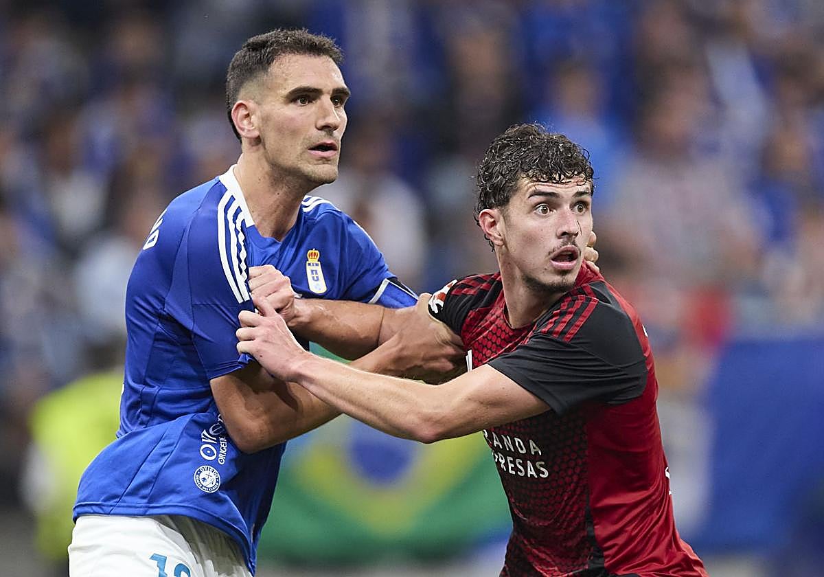 Panichelli, ante el Oviedo.