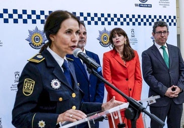 La excomisaria Marian Vidaurre habla ante José Antonio Haro, Maider Etxebarria e Iñaki Gurtubai.