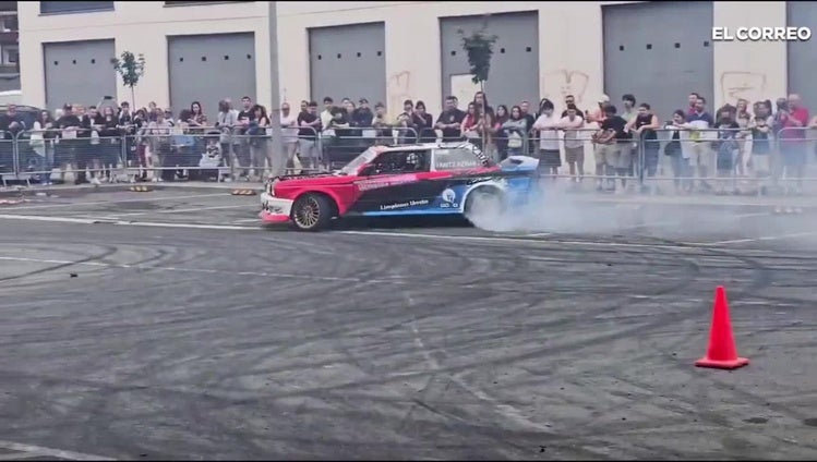 Varios heridos tras un atropello en Galdakao en una exhibición de coches