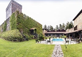 Panorámica de la torre y de varios espacios exteriores del recinto.