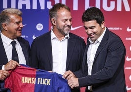 Laporta, Flick y Deco, en la presentación del técnico alemán.