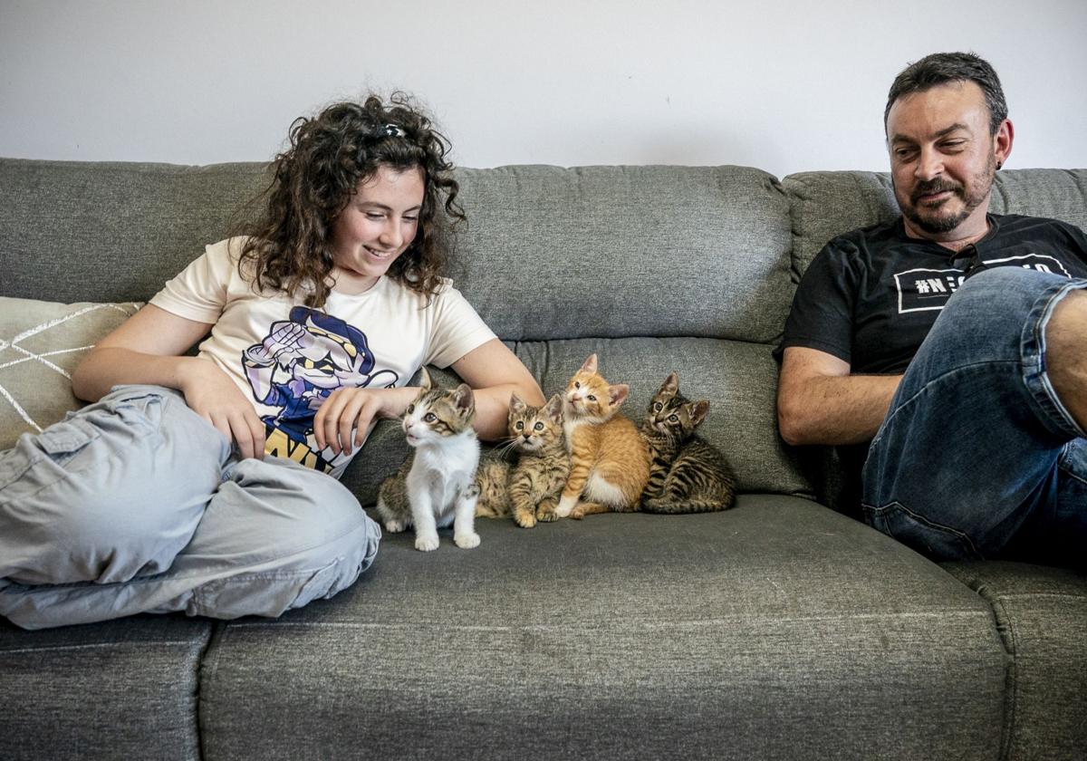 Germán y su hija Maider han acogido a través de la asociación Betilagun a Phoskito, Galleta, Bizcocho y Rosquilla.
