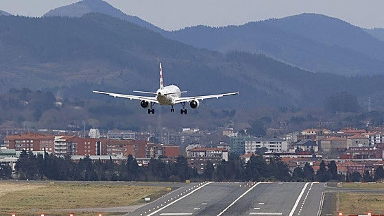 El aeropuerto de Bilbao reforzará en invierno sus vuelos con Praga