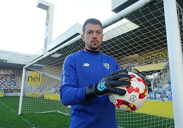 Jon Tena se despide del Barakaldo tras cuatro temporadas en el club.